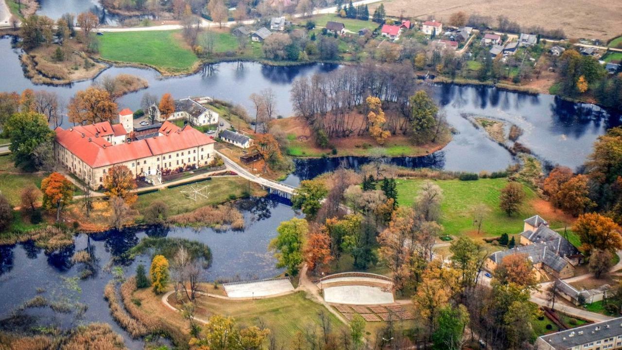 Albergue Dundagas Pils Exterior foto